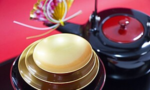 お屠蘇とは？お正月にいただく意味や作り方、飲み方の作法をご紹介